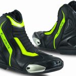 BOTAS DE MOTO CARRETERA ESTILO DEPORTIVO CAÑA CORTA IMPERMEABLES Y TRANSPIRABLES CON HOMOLOGACIÓN CE Y EPI/ LAGUNA SWIFT FLUOR NEGRO
